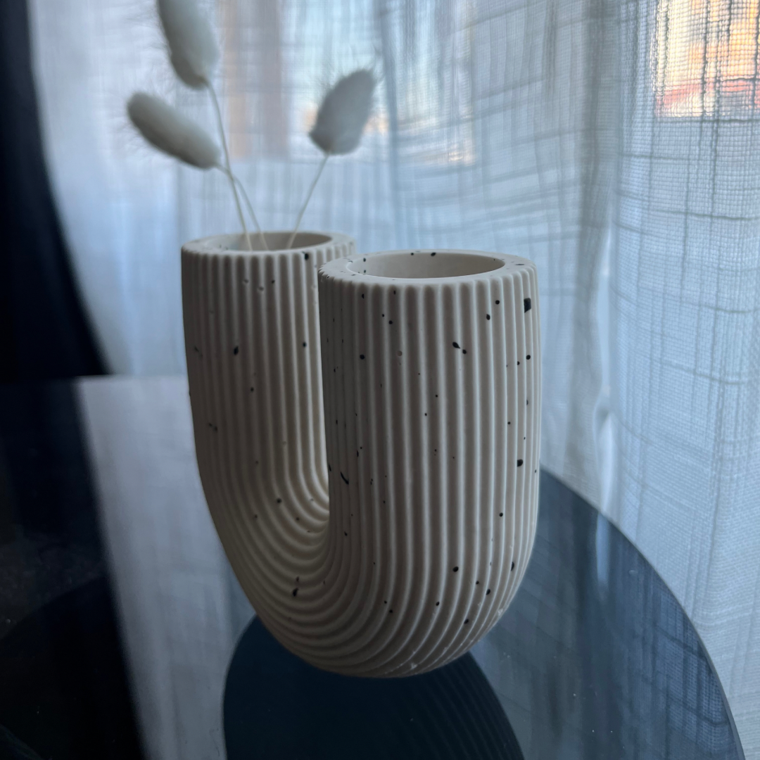 A G A T H A Vase White with Black speckle - Witte Art