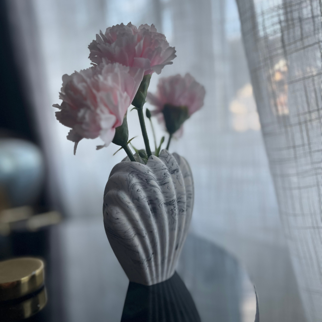 M O L L Y  Vase Marble