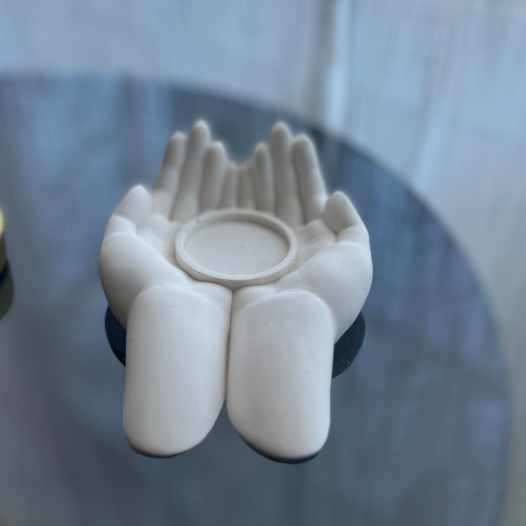 L Y D I A candle holder with cradling hands white