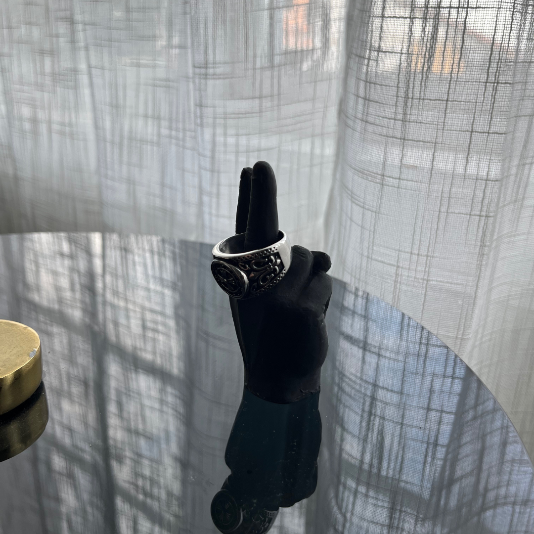 P E A C E Ring holder Black - Witte Art