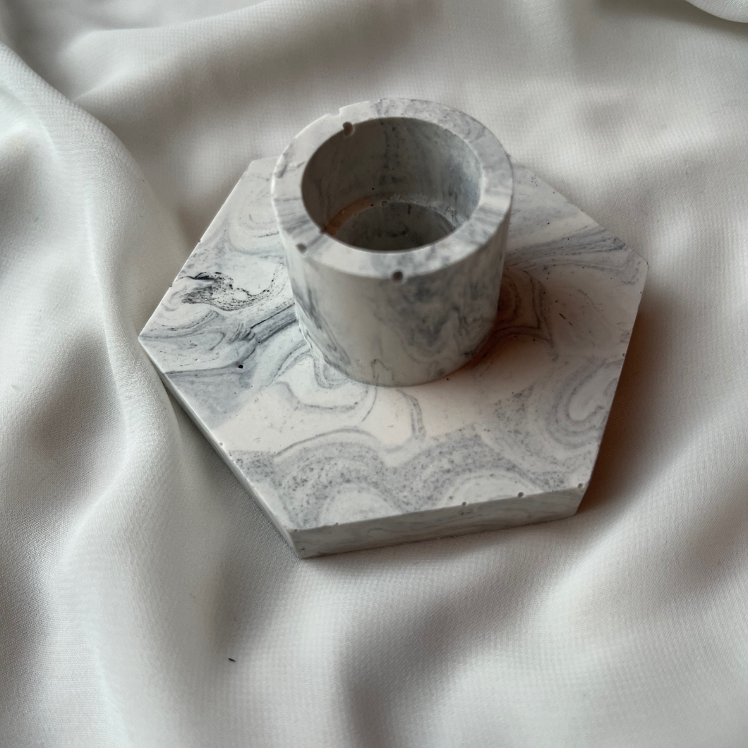 H A R R I E T Hexagon candle holder Marble