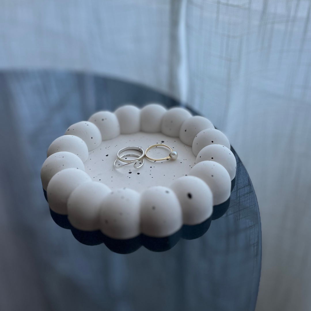 B E C C I E  Tray White with Black speckle