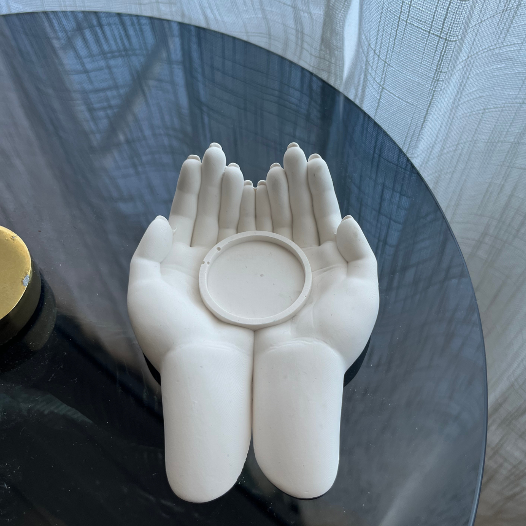 L Y D I A candle holder with cradling hands white