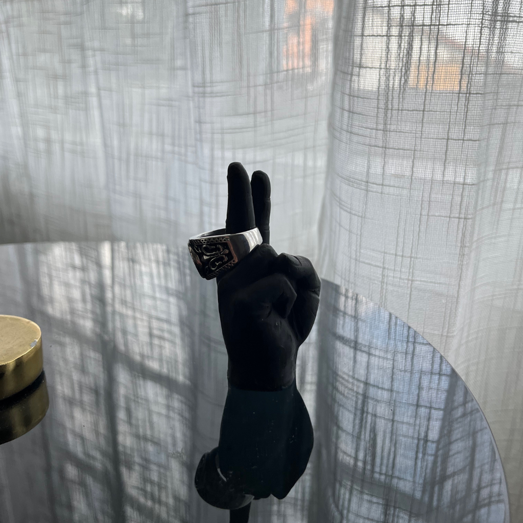 P E A C E Ring holder Black - Witte Art
