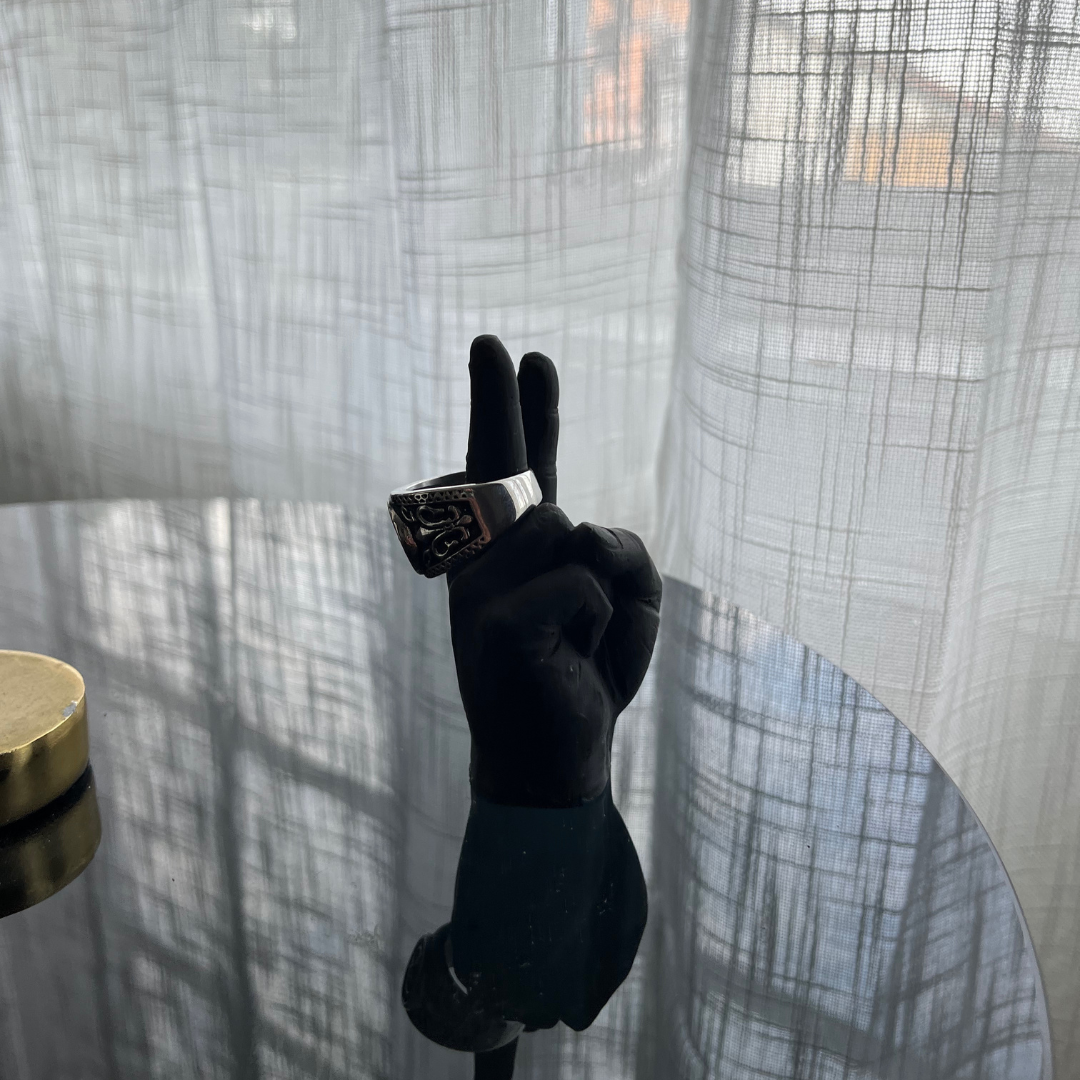 P E A C E Ring holder Black - Witte Art