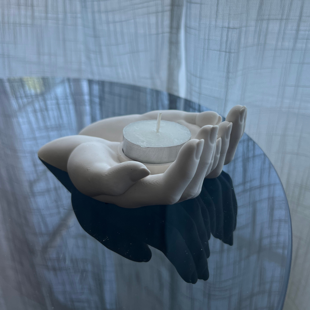 L Y D I A candle holder with cradling hands white
