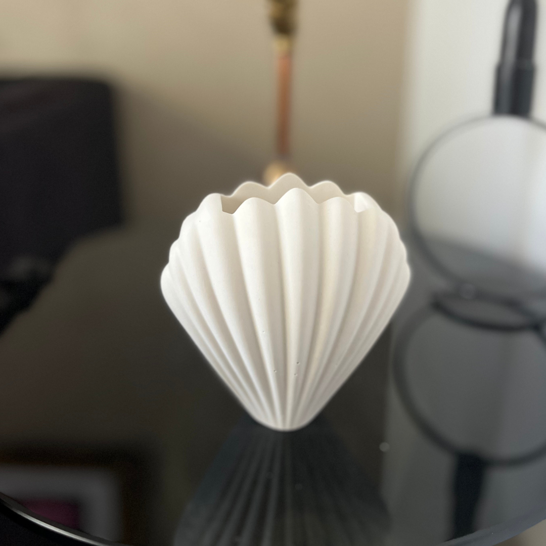 M O L L Y  Vase White