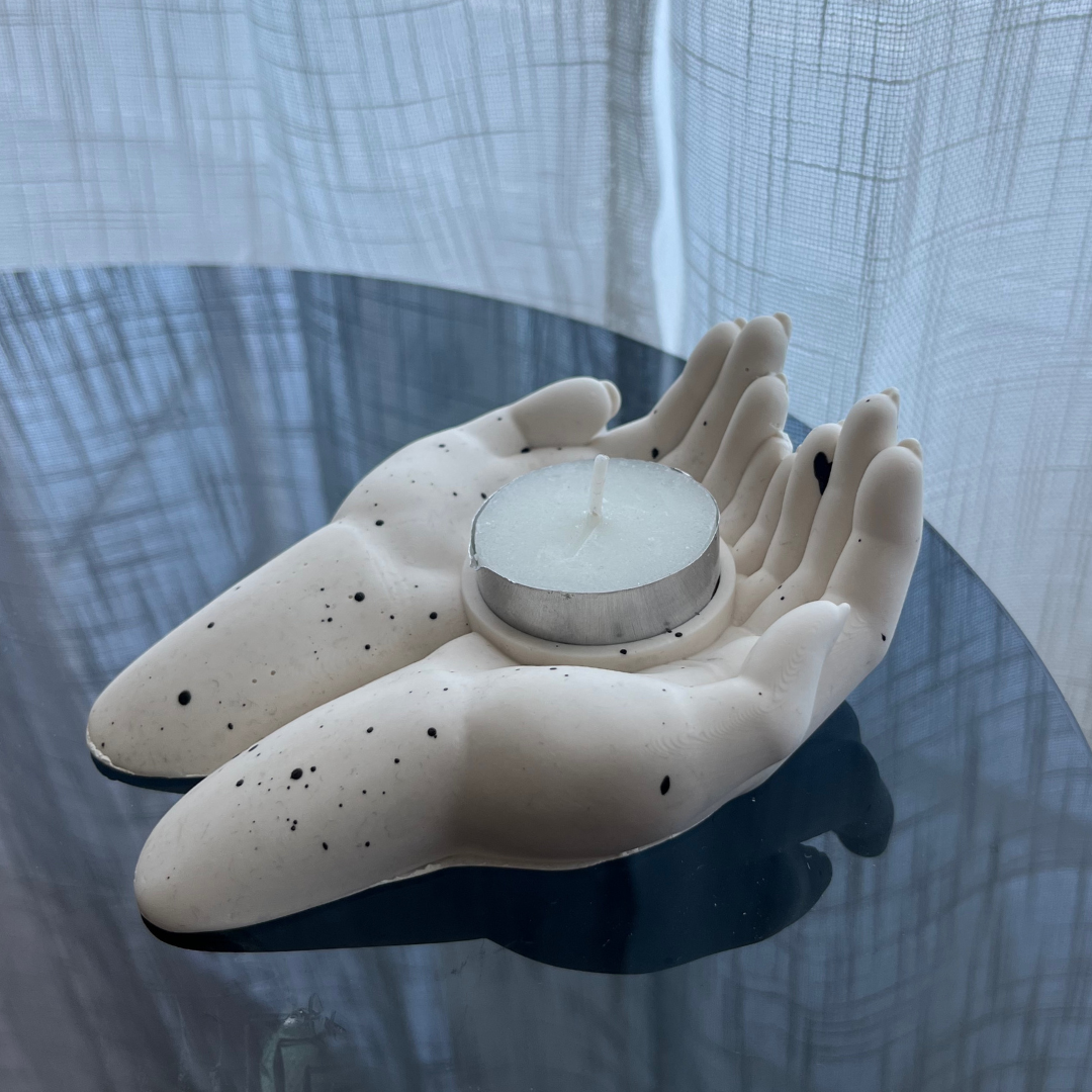 L Y D I A  candle holder with cradling hands White with Black speckle - Witte Art