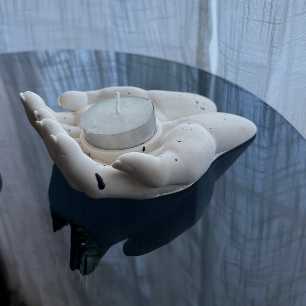 L Y D I A  candle holder with cradling hands White with Black speckle - Witte Art