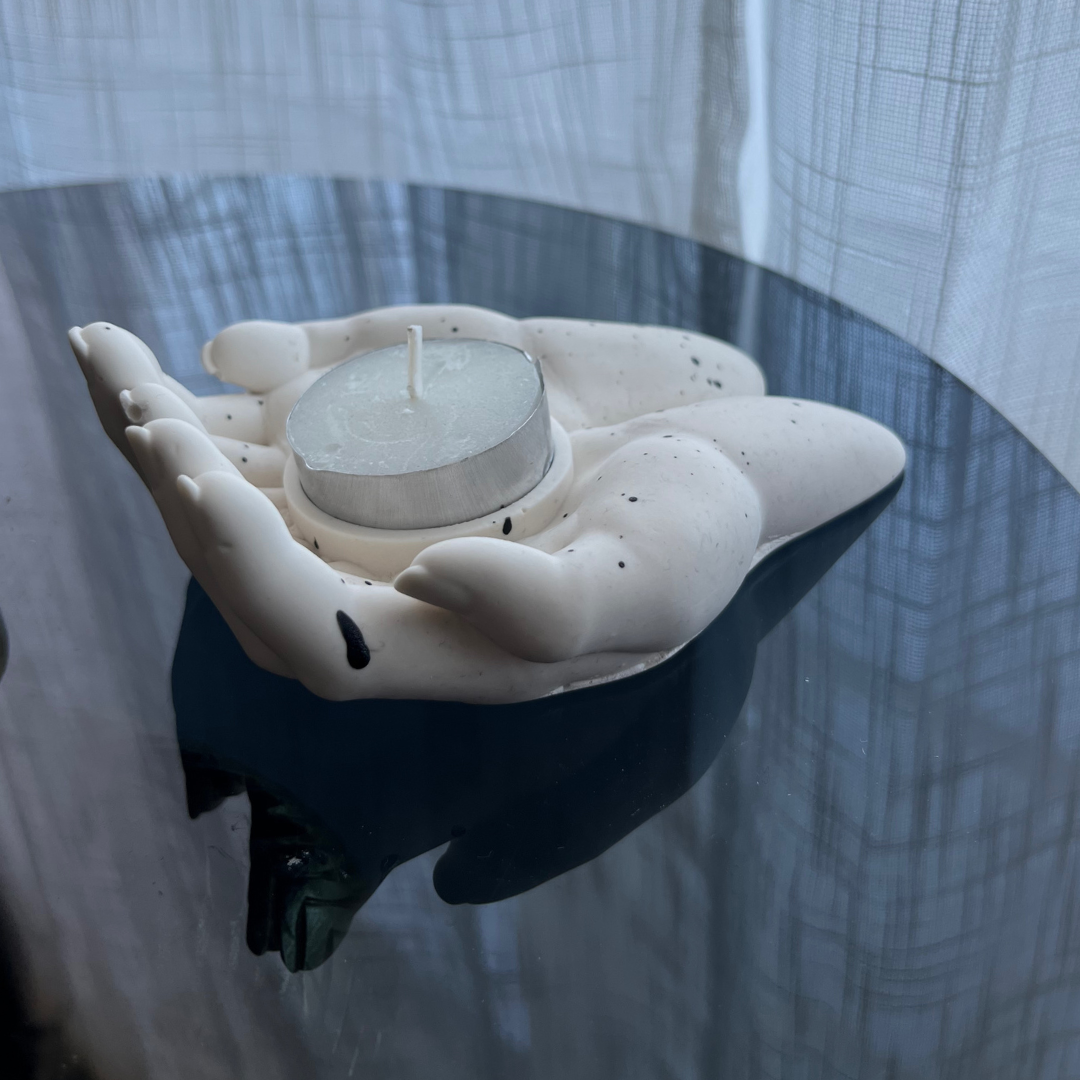 L Y D I A  candle holder with cradling hands White with Black speckle - Witte Art