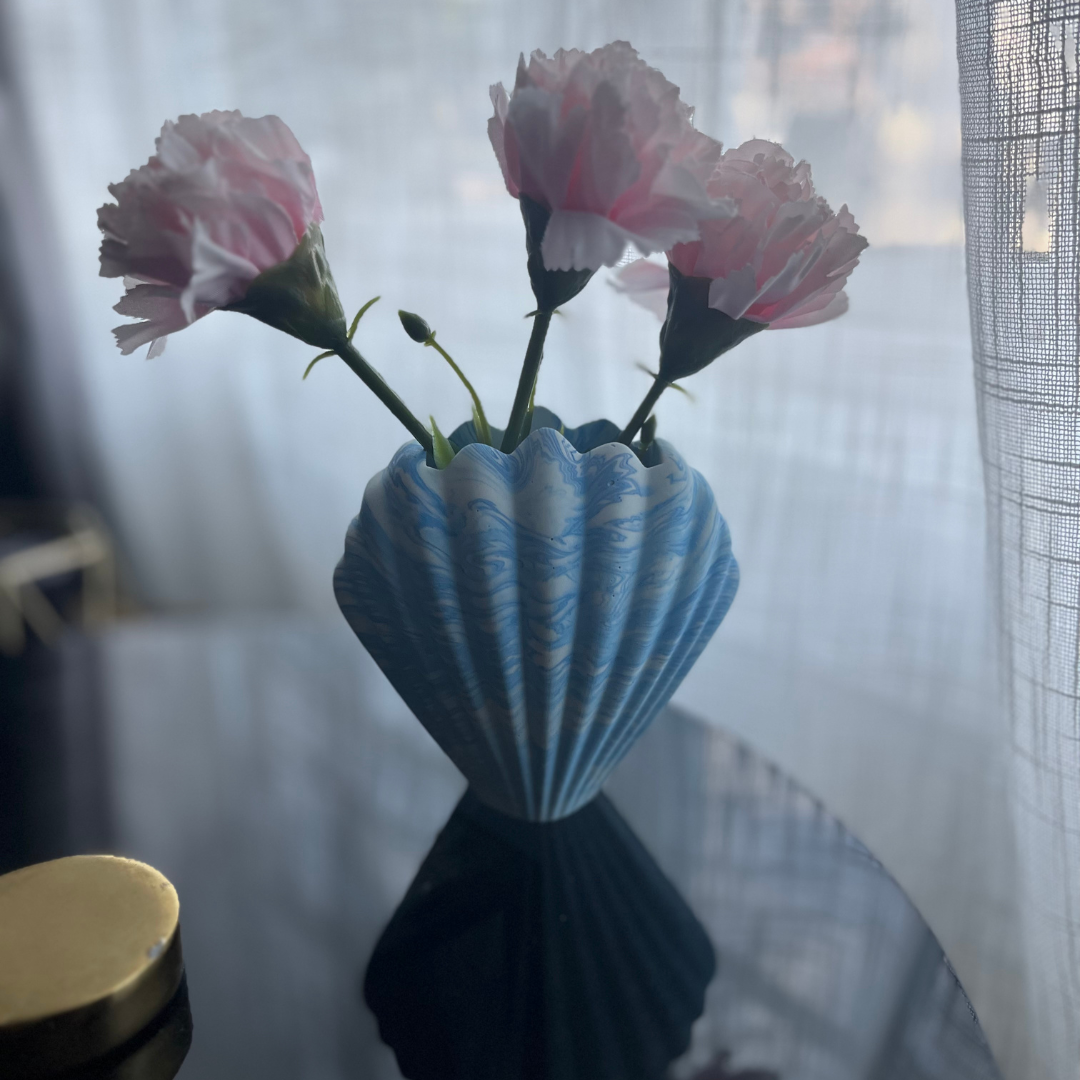 M O L L Y  Vase Blue marble