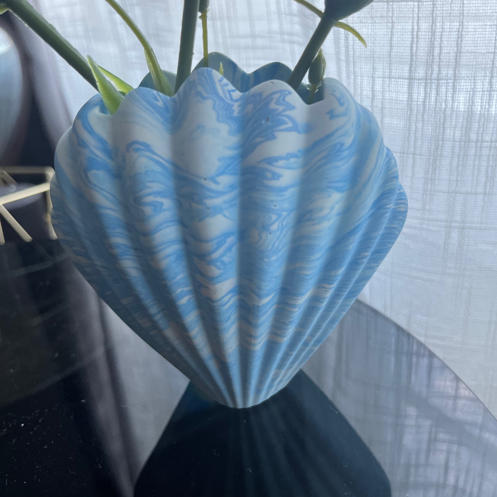 M O L L Y  Vase Blue marble