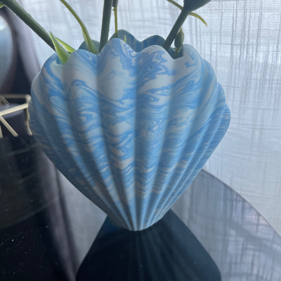 M O L L Y  Vase Blue marble