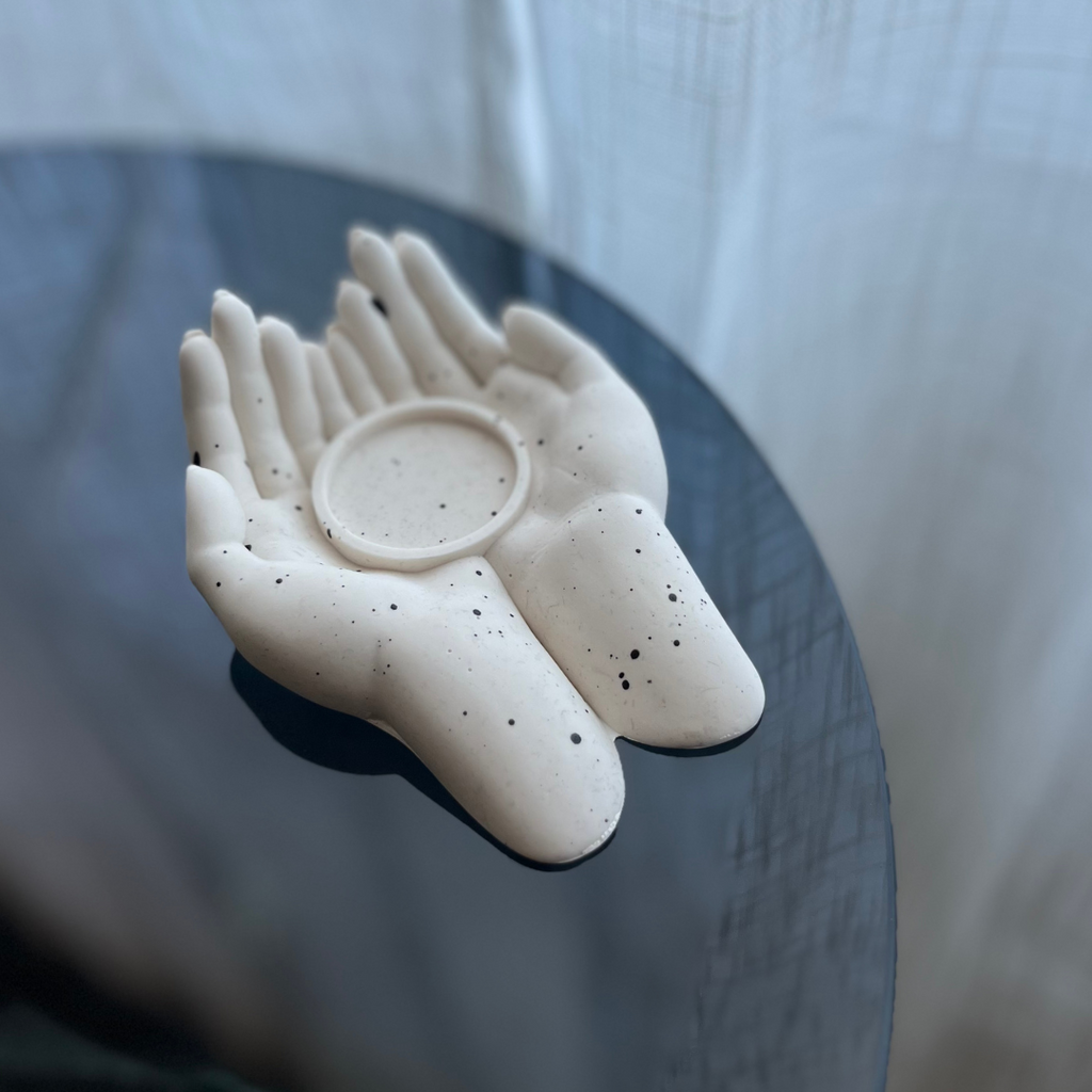 L Y D I A  candle holder with cradling hands White with Black speckle - Witte Art
