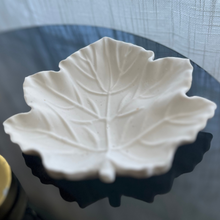 Load image into Gallery viewer, G A I A Leaf tray White
