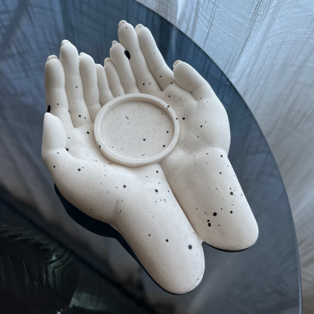L Y D I A  candle holder with cradling hands White with Black speckle - Witte Art