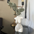 V A N E S S A Vase