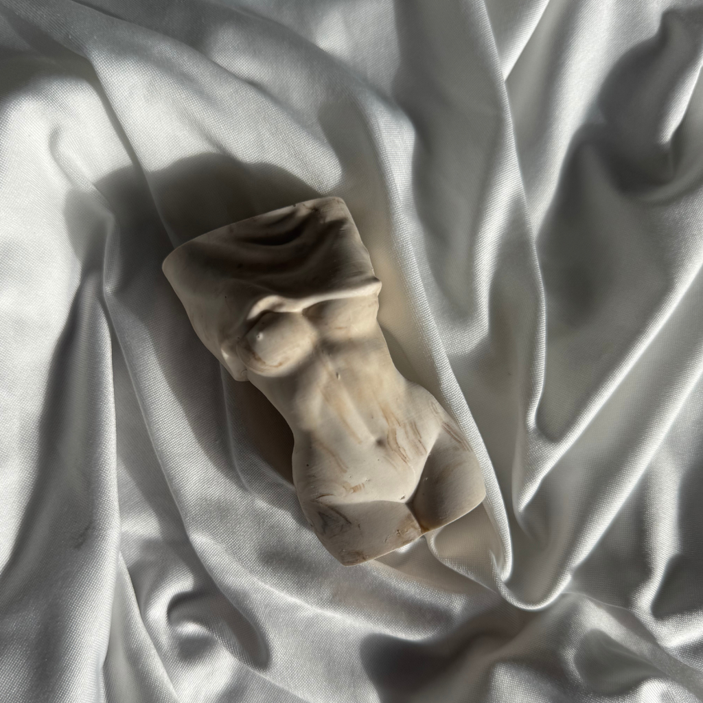 V I C T O R I A  vase Brown Marble