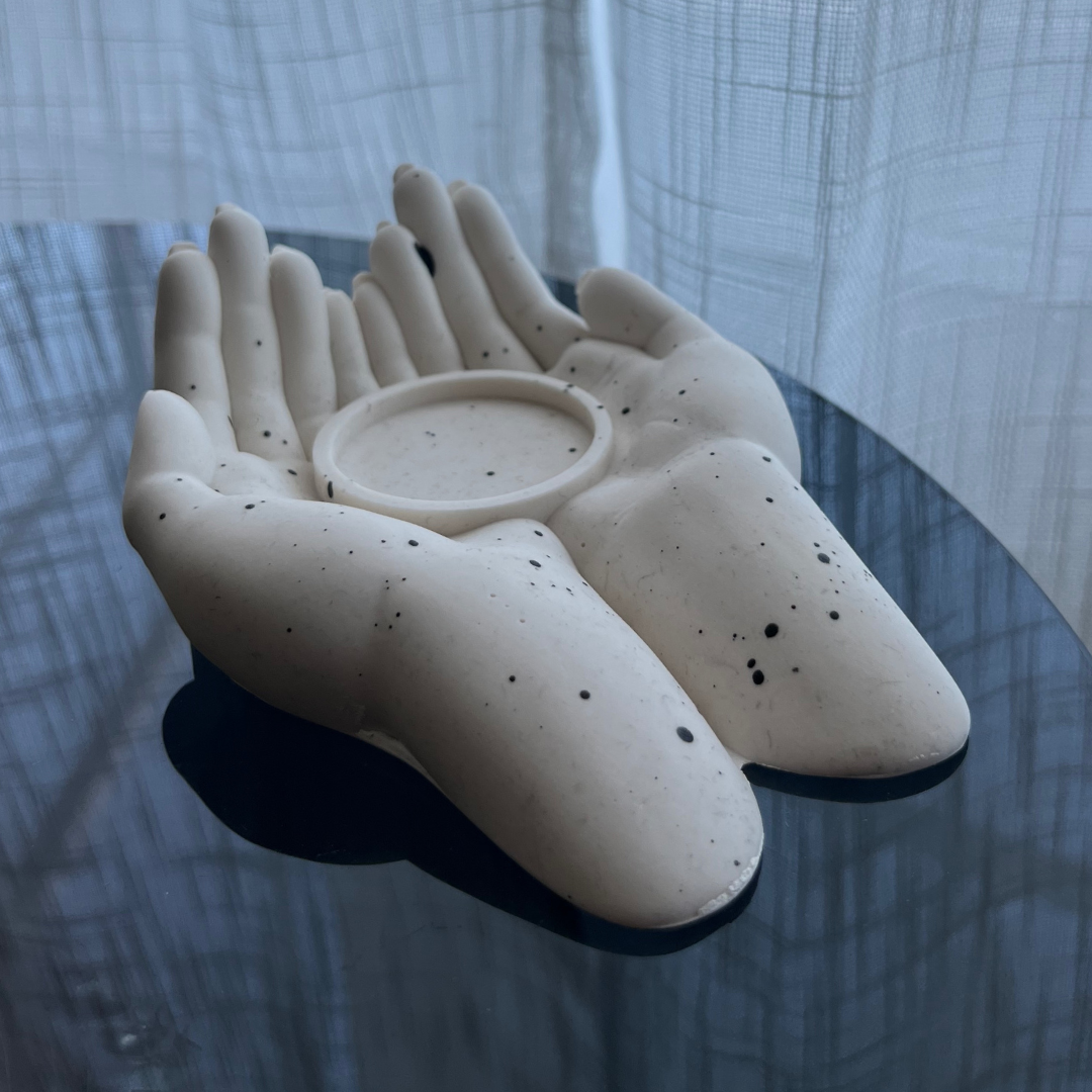 L Y D I A  candle holder with cradling hands White with Black speckle - Witte Art