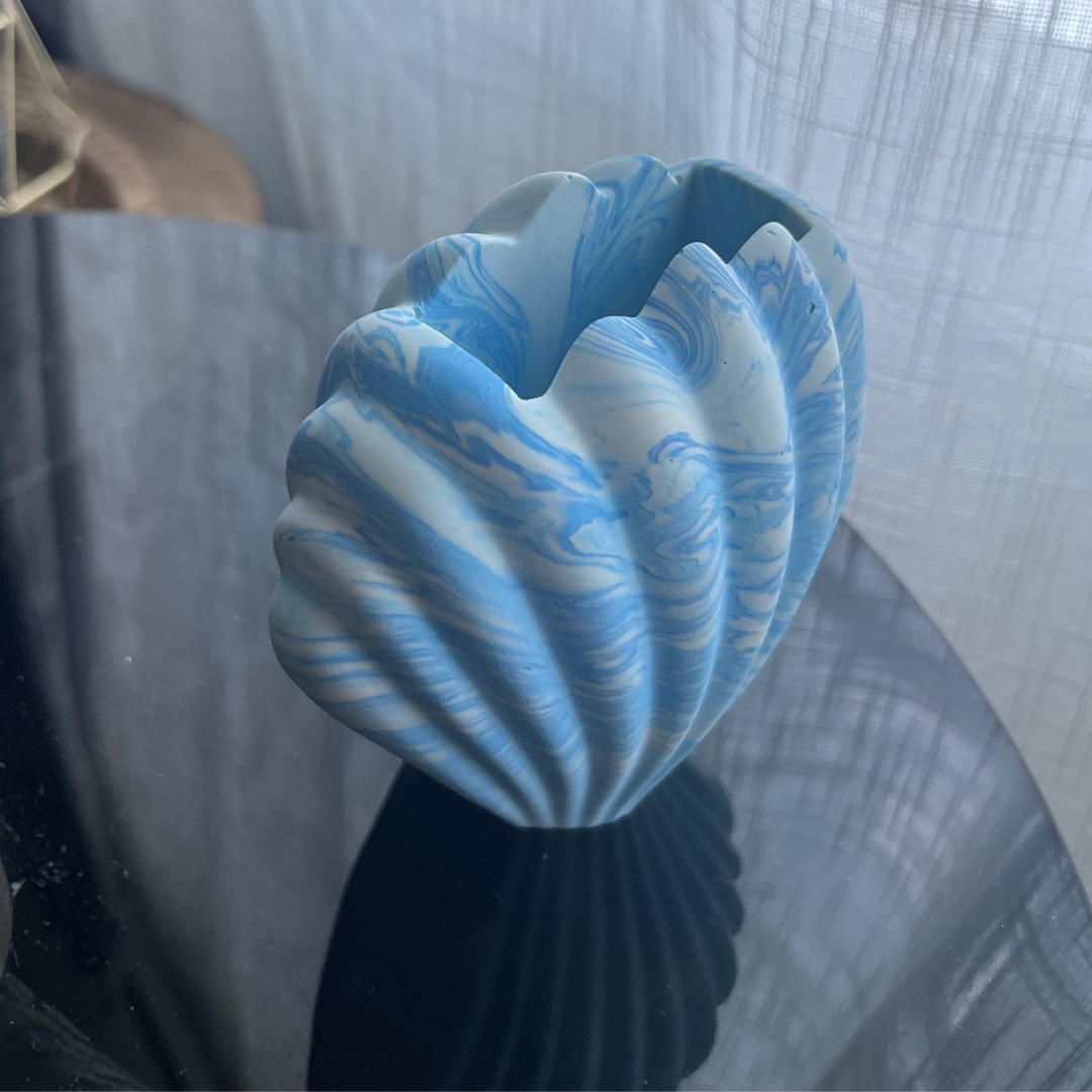 M O L L Y  Vase Blue marble