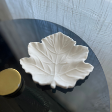 Load image into Gallery viewer, G A I A Leaf tray White
