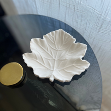 Load image into Gallery viewer, G A I A Leaf tray White
