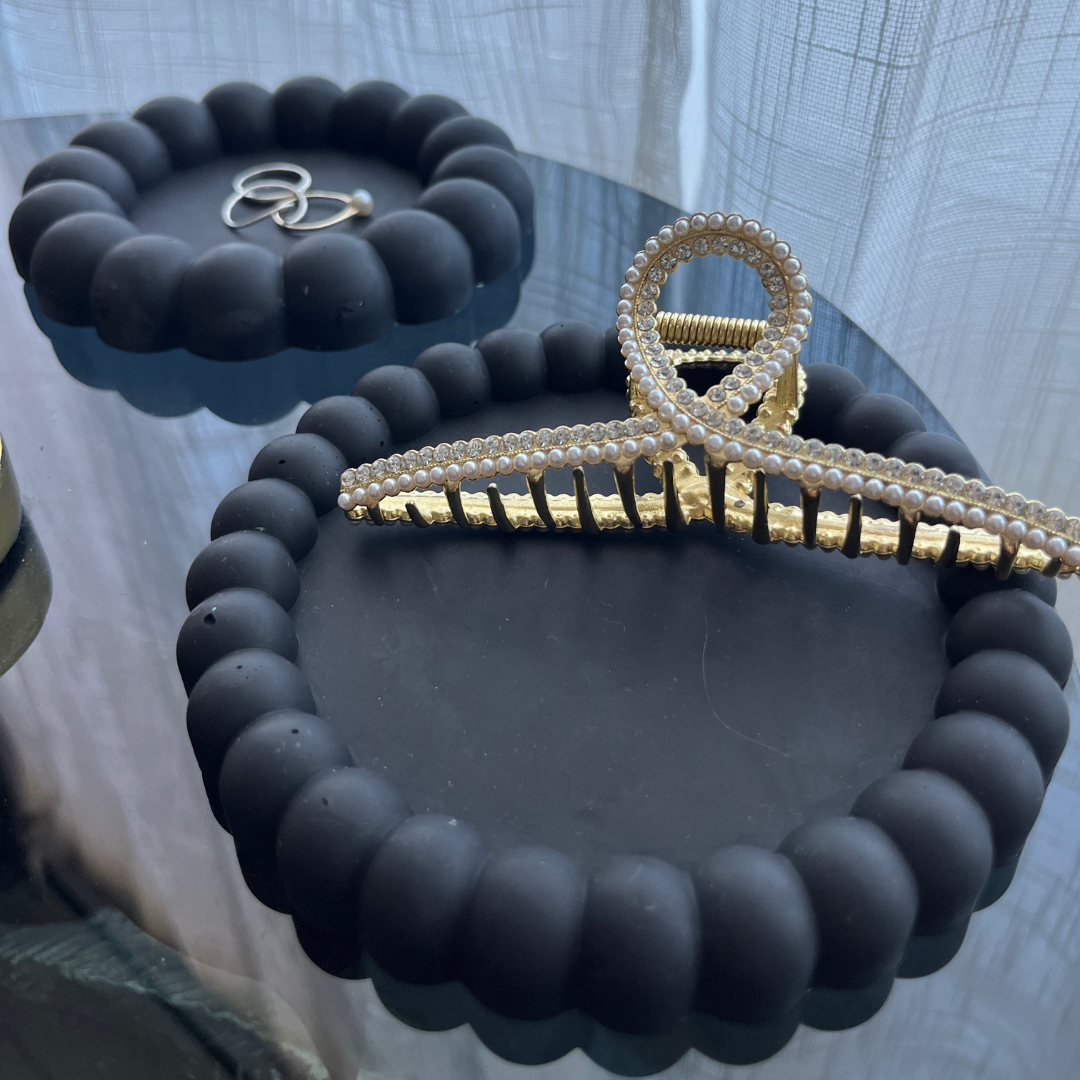 B E C C I E  Tray Black