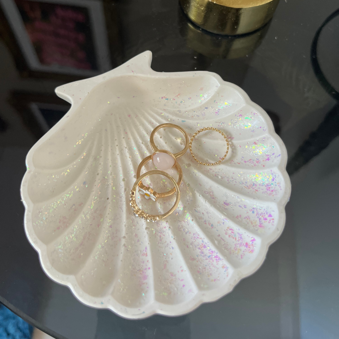 S H E L L Y Tray luminous white