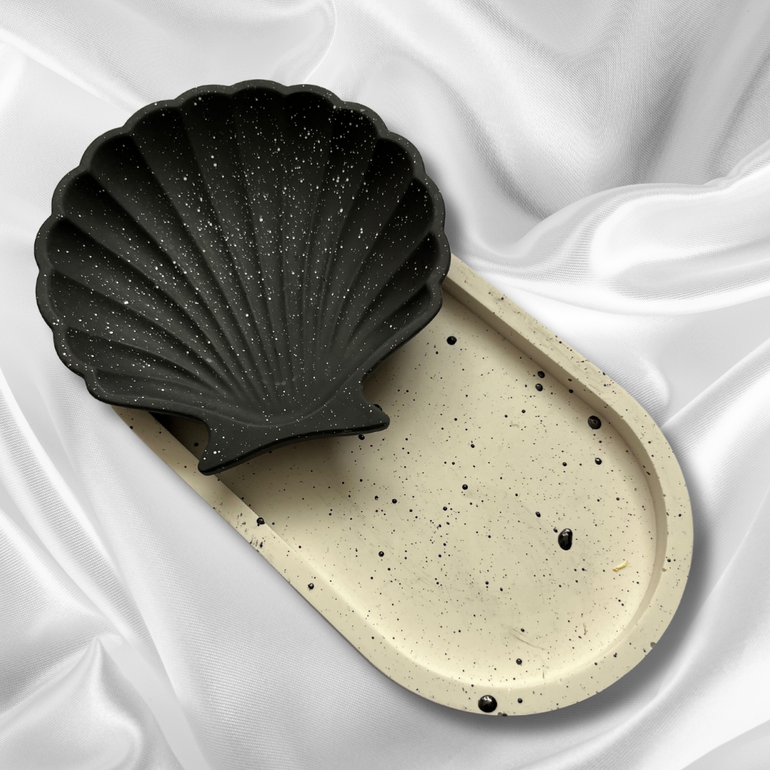S H E L L Y Tray Black with White speckle