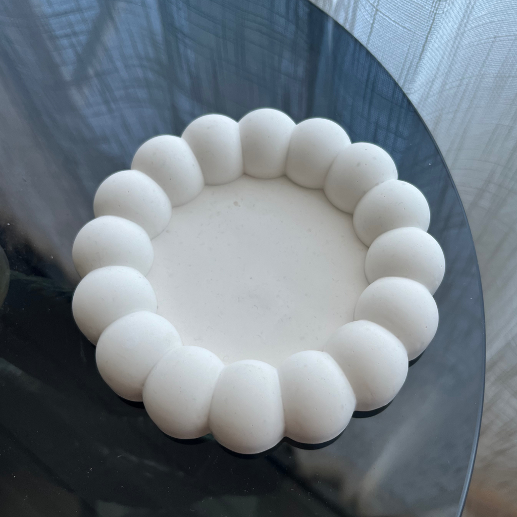 B E C C I E  Tray White