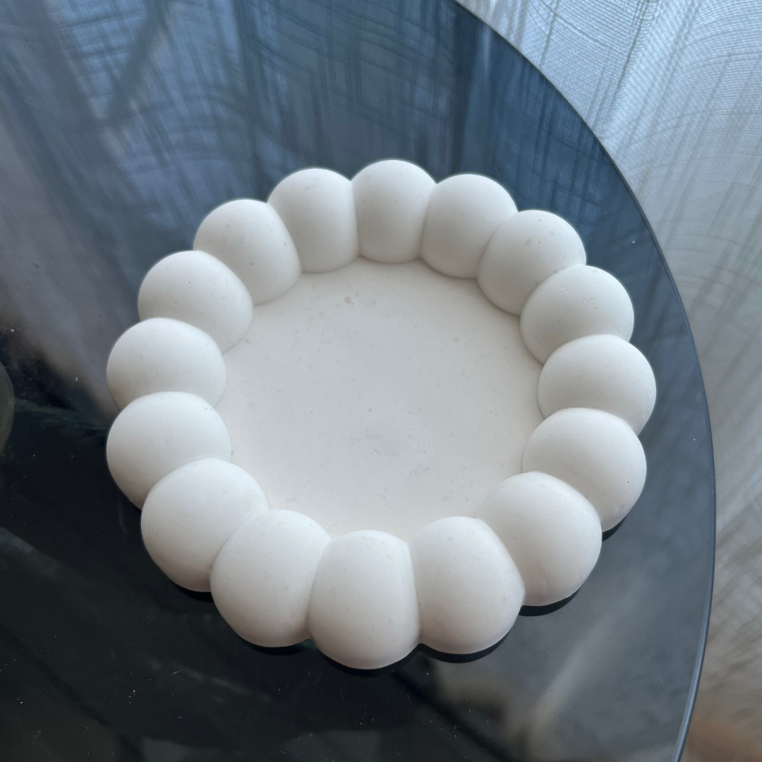 B E C C I E  Tray White