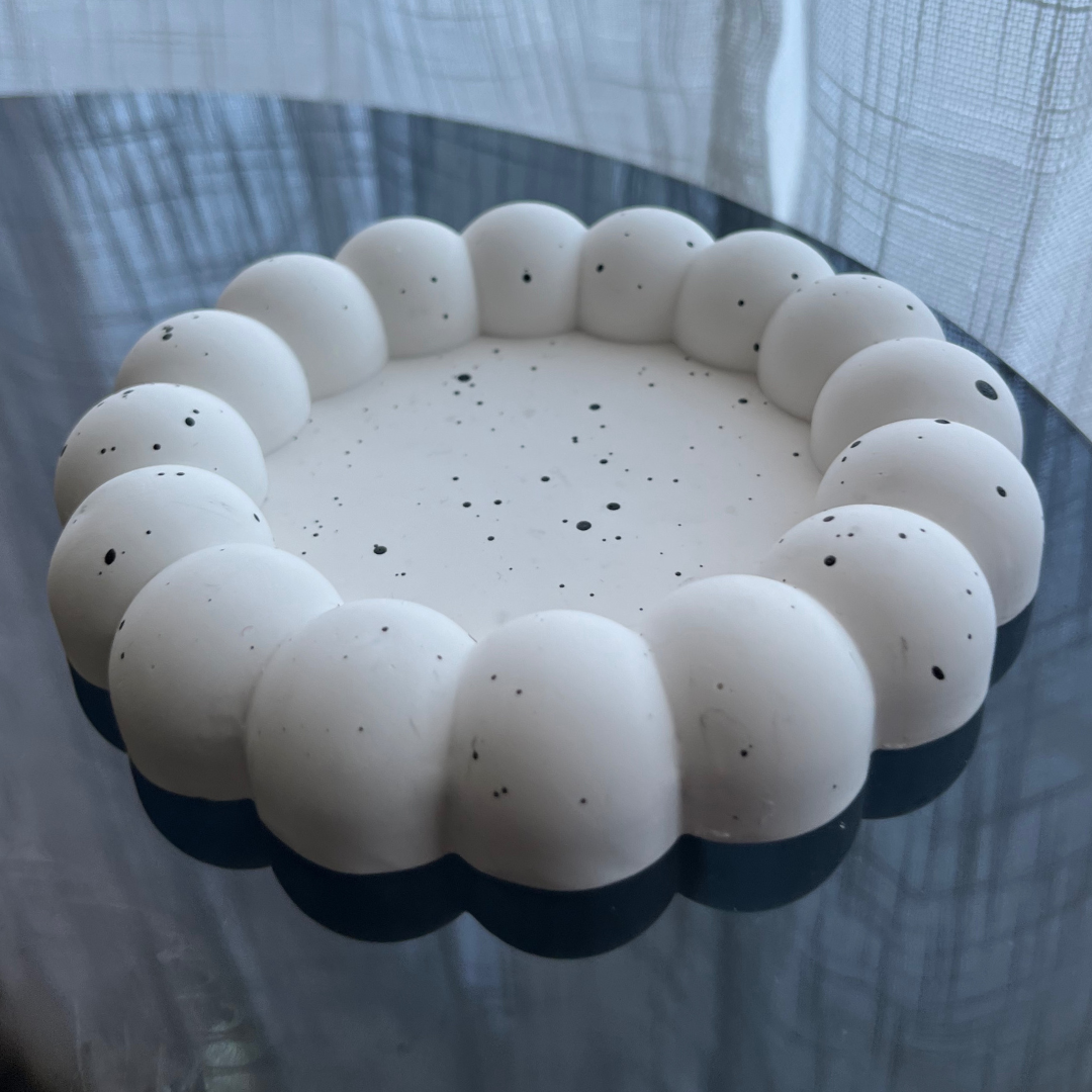 B E C C I E  Tray White with Black speckle