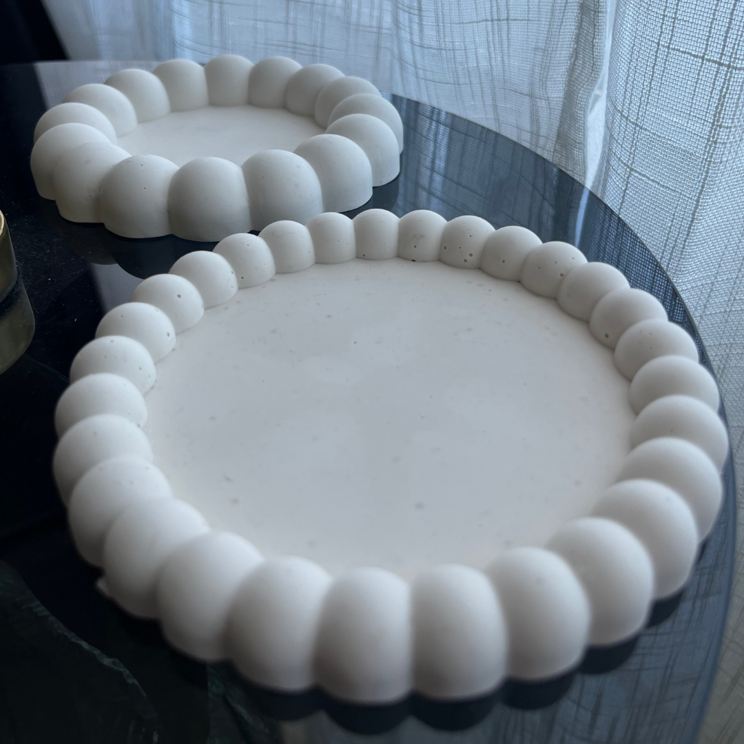 B E C C I E  Tray White