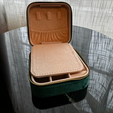 Load image into Gallery viewer, D A L I A  Personalized Travel jewelry box with name Deluxe - Green
