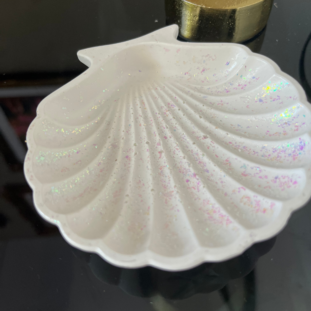 S H E L L Y Tray luminous white