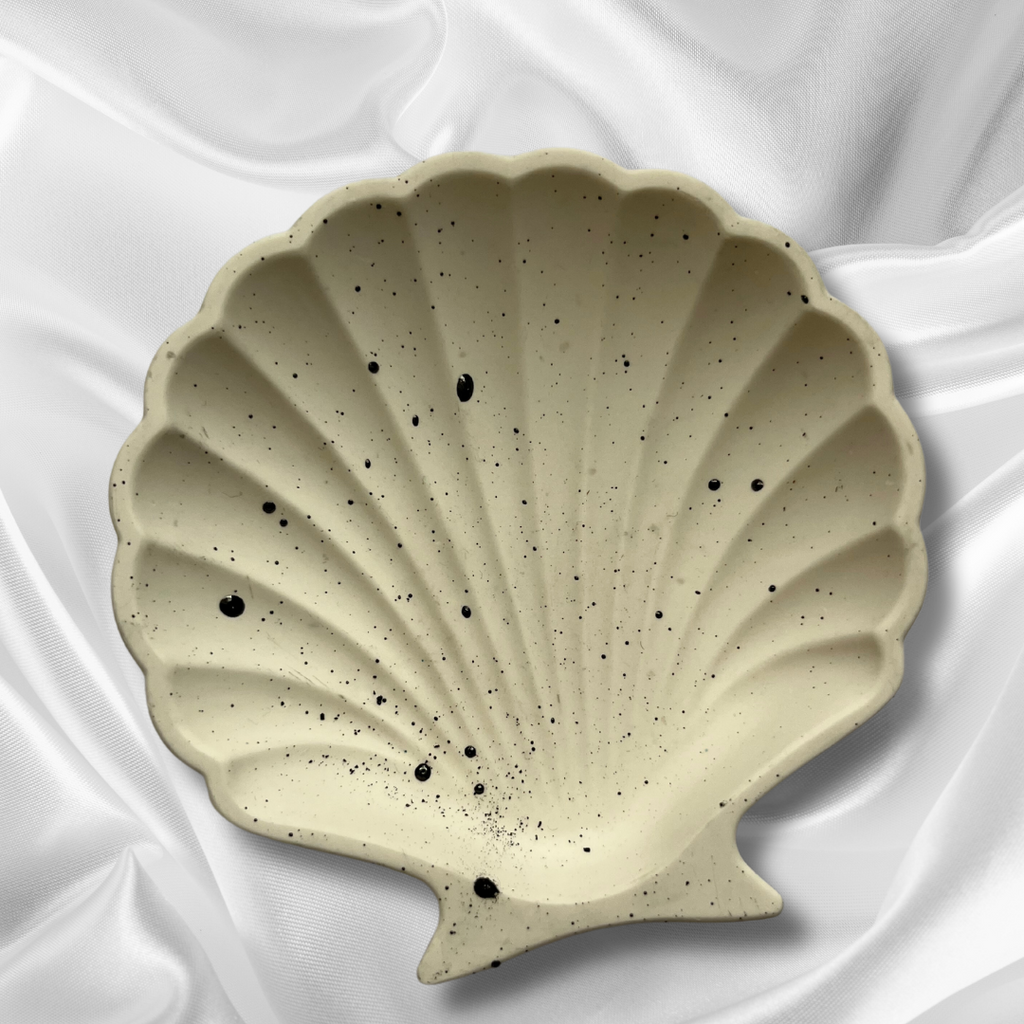S H E L L Y Tray White with Black speckle