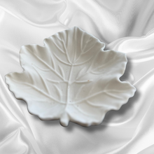 Load image into Gallery viewer, G A I A Leaf tray White
