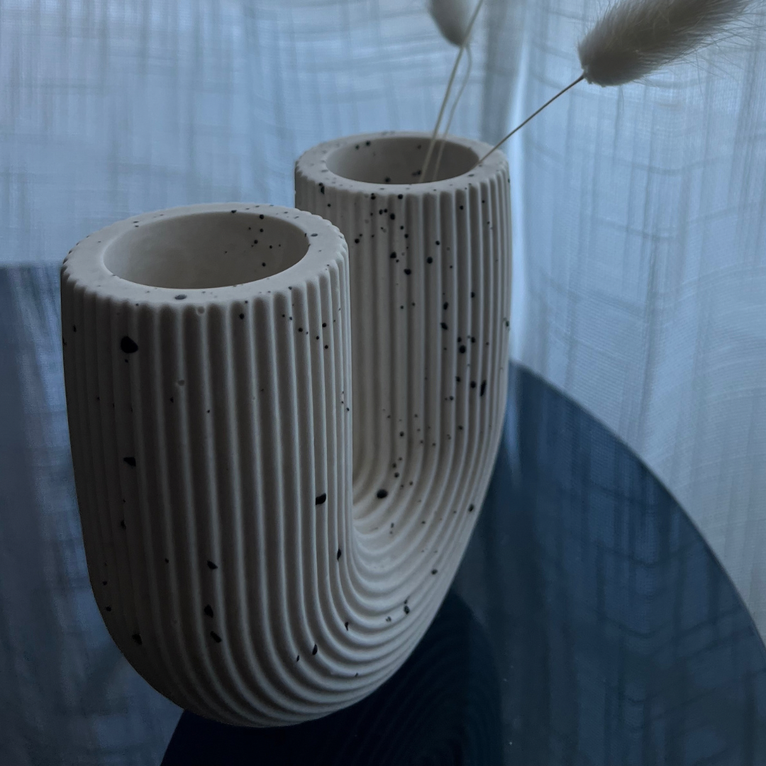 A G A T H A Vase White with Black speckle - Witte Art