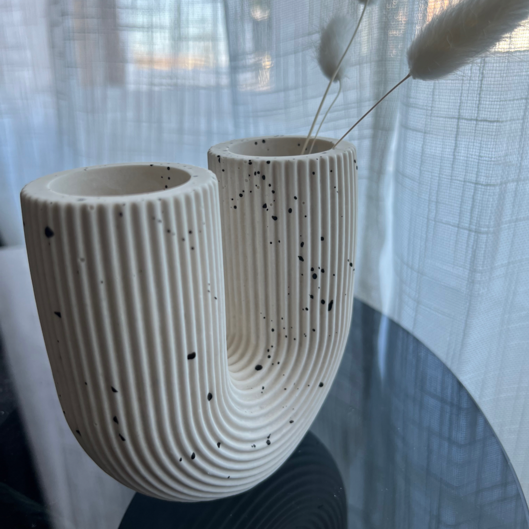 A G A T H A Vase White with Black speckle - Witte Art