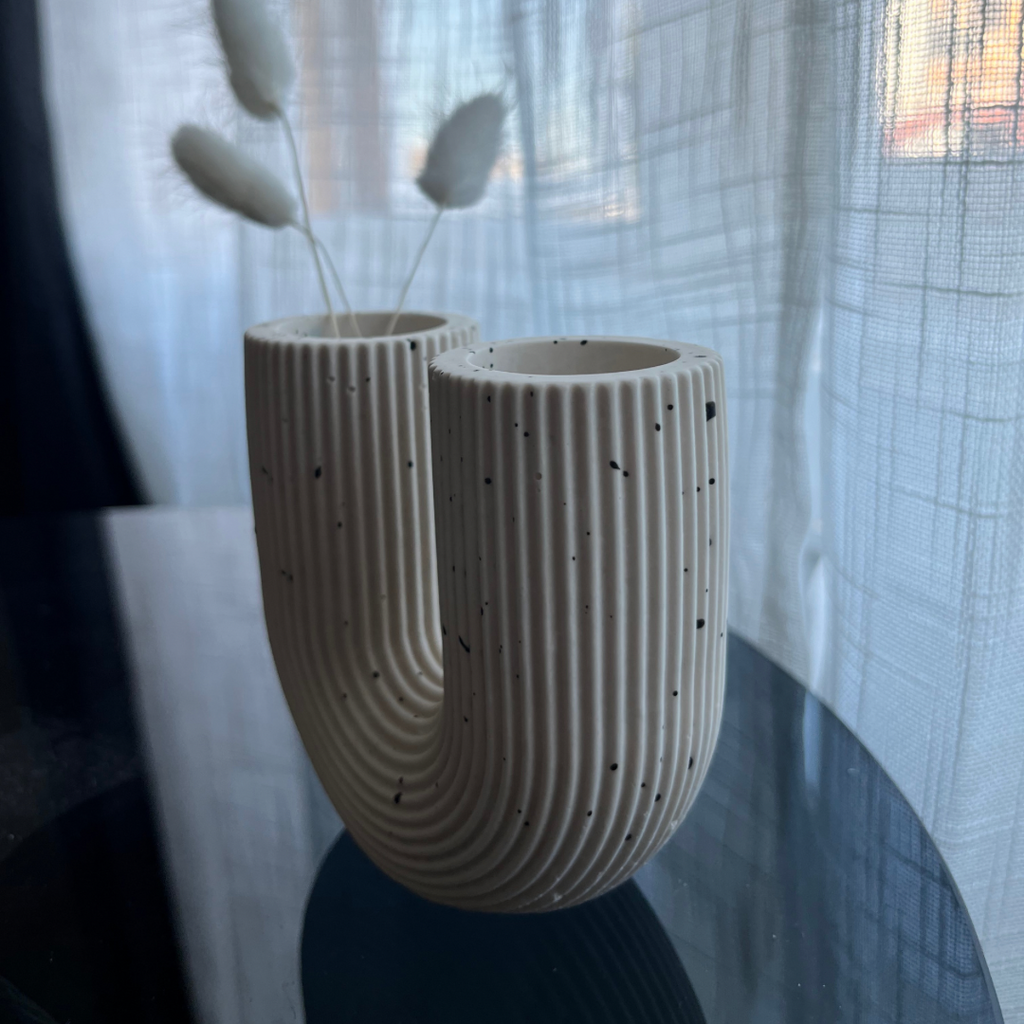 A G A T H A Vase White with Black speckle - Witte Art
