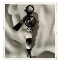 Load image into Gallery viewer, C L A S S I C Keyring - Witte Art
