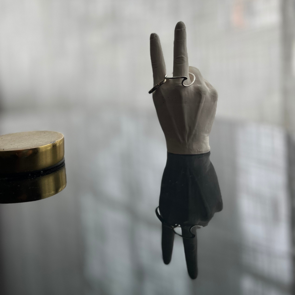 P E A C E  Ring holder White - Witte Art