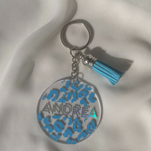 Load image into Gallery viewer, H A L L I E Holographic Leopard keyring - Witte Art
