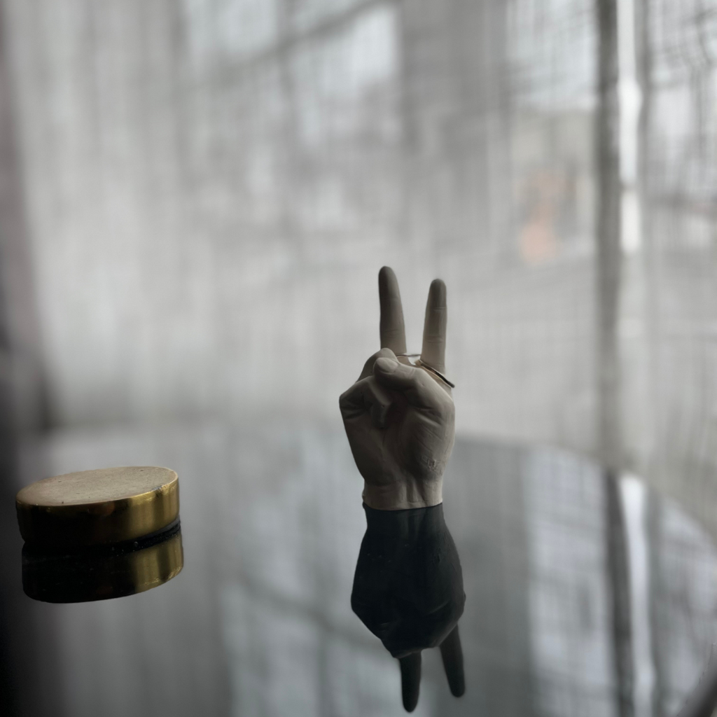 P E A C E  Ring holder White - Witte Art
