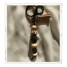 Load image into Gallery viewer, C L A S S I C Keyring - Witte Art
