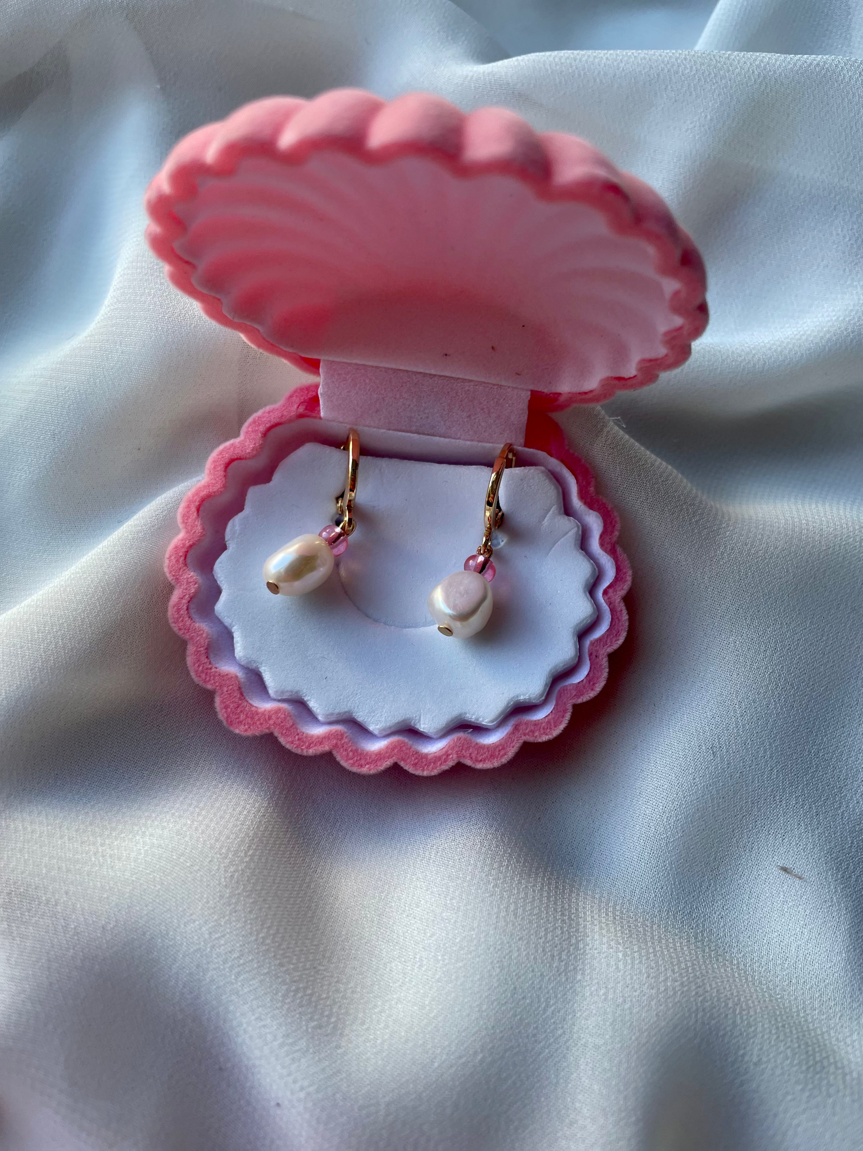 P E A R L  Hoop Earrings - Witte Art
