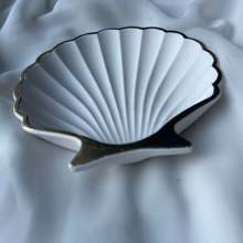 Load image into Gallery viewer, Shell tray White and Gold - Witte Art
