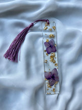 Load image into Gallery viewer, B I L L I E  Bookmark with real flowers - Witte Art
