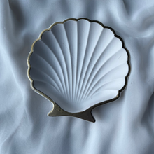 Load image into Gallery viewer, Shell tray White and Gold - Witte Art
