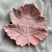 Load image into Gallery viewer, Leaf tray pink - Witte Art
